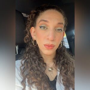 MEET YOUR SELLER! 🎀💋